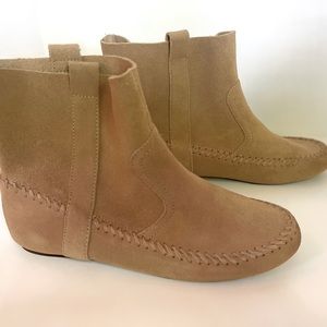 NEW LATIGO Anthropologie Leather Boots Sz 9.5 Tan Brown Suede Shoes Moccasin